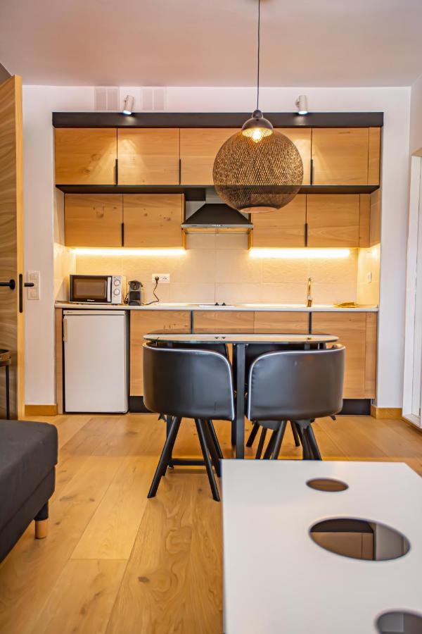 Holidays, Edificio Serraneu, 4 Personas Y Parking