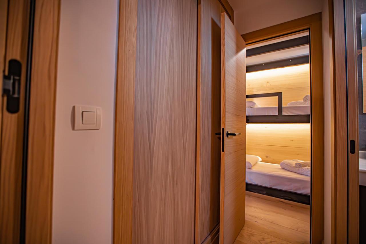 Holidays, Edificio Serraneu, 4 Personas Y Parking