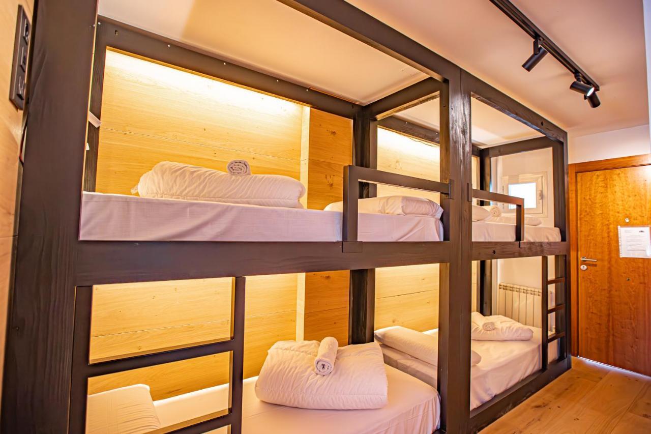Holidays, Edificio Serraneu, 4 Personas Y Parking