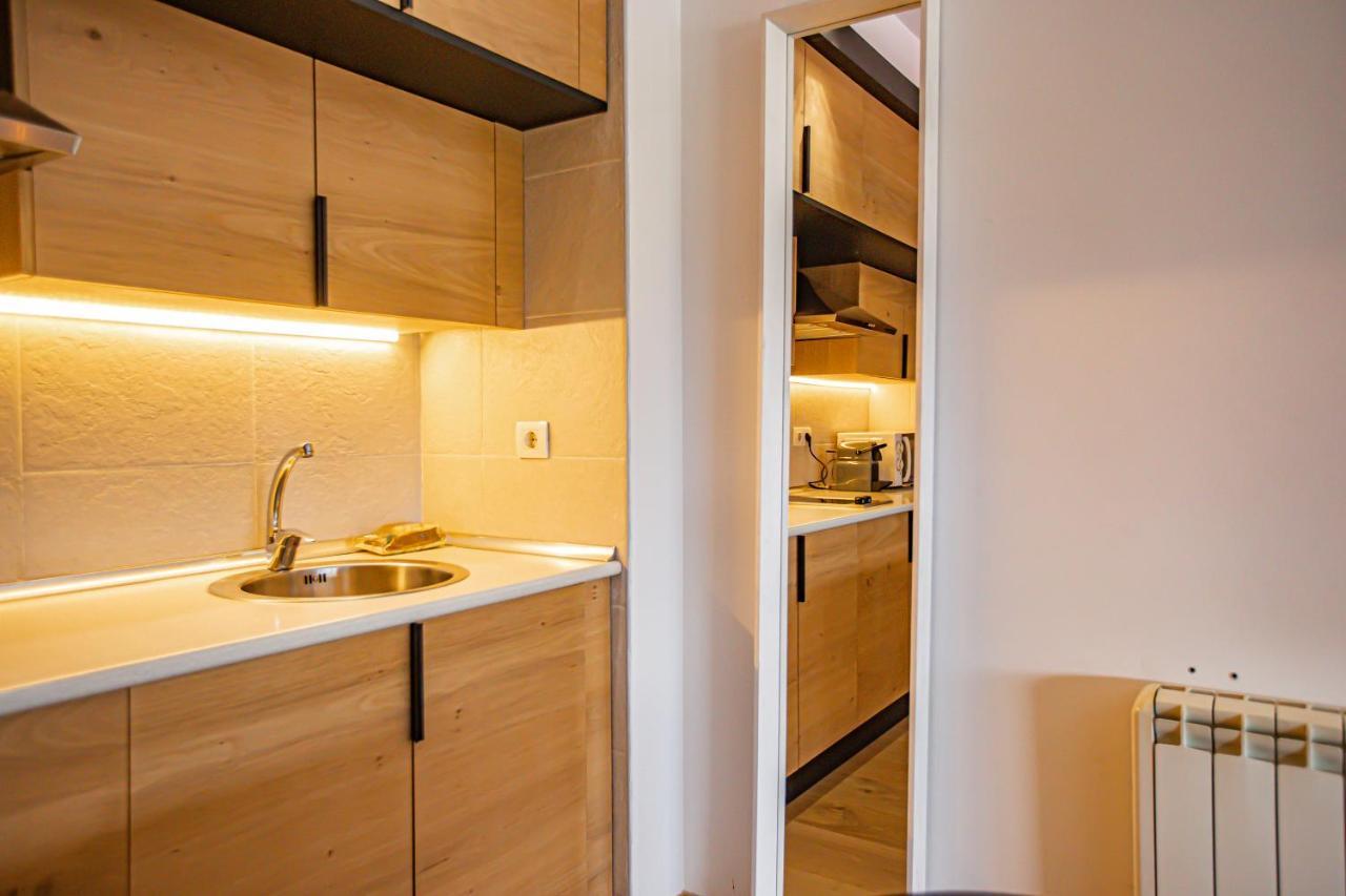 Holidays, Edificio Serraneu, 4 Personas Y Parking