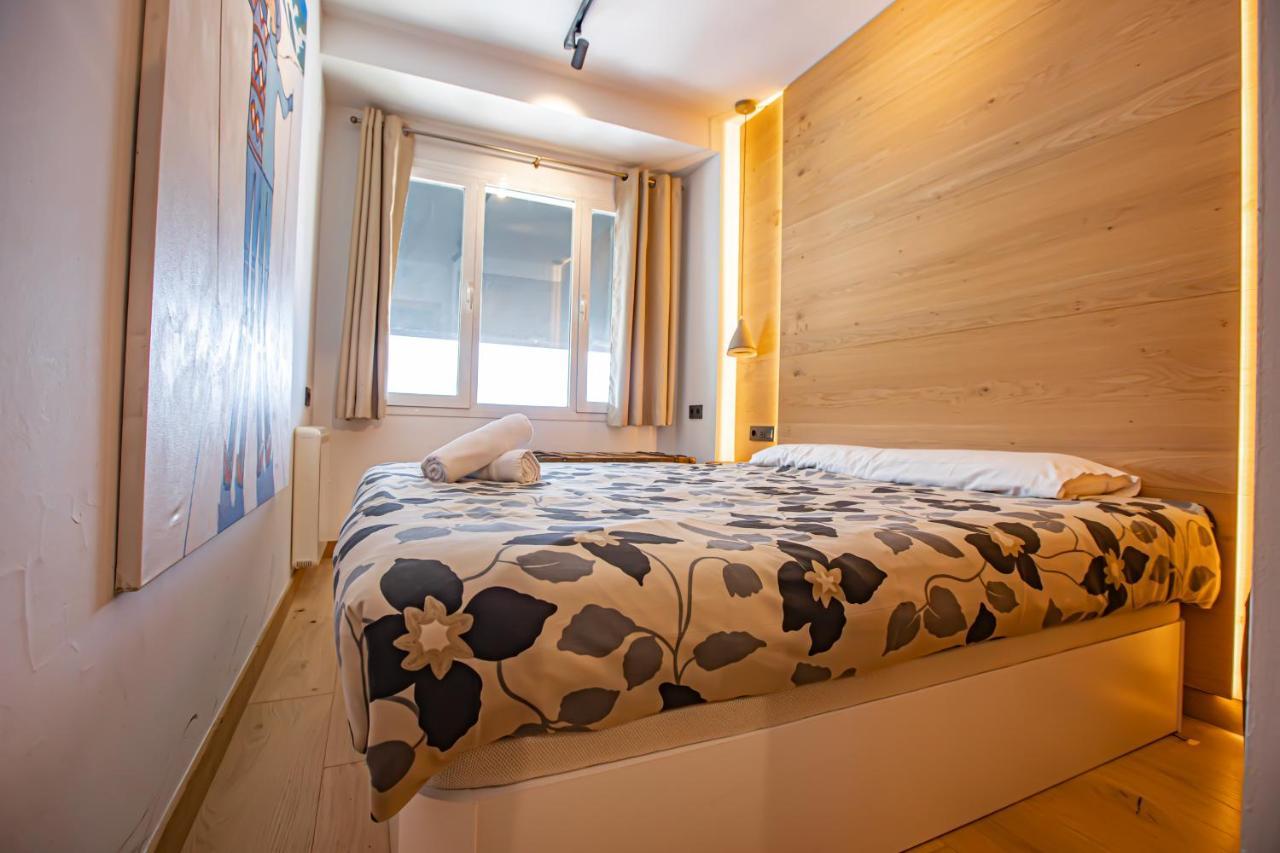 Holidays, Edificio Serraneu, 4 Personas Y Parking Apartment *