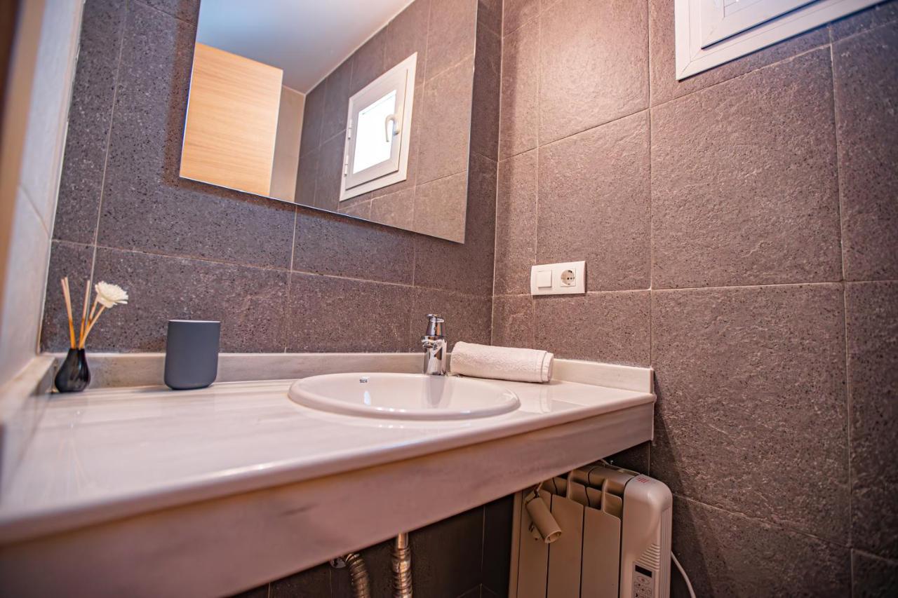 Holidays, Edificio Serraneu, 4 Personas Y Parking *